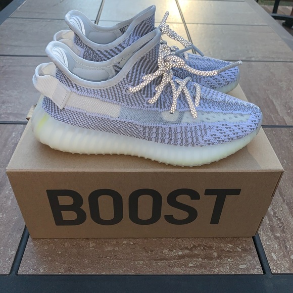 Yeezys statics main image 4